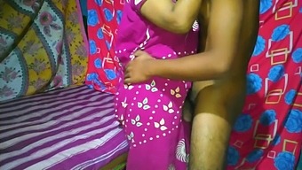 Desi First-Time Sex With Stunning Sister - A Hot Indian Beauty'S First Experience