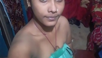 Desi Village Girl Shows Off Her Big Boobs In Selfie