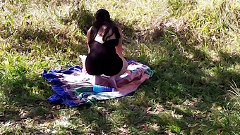 Hd Porn Video: Tattooed Brunette Gives A Blowjob And Gets Her Pussy Stretched