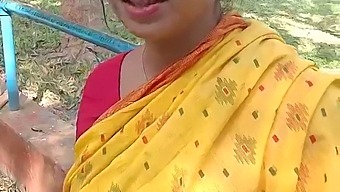 Desi Housewife Shari Bhabhi'S Hot And Sexy Sex Story